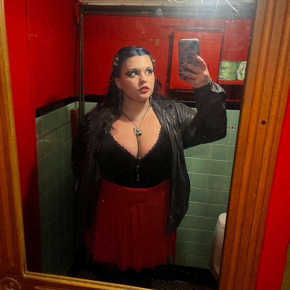 Meet your Posher, Cate - Picture 2 of 8